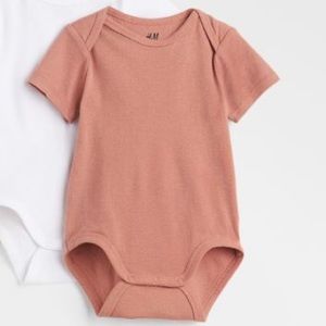 Short sleeved bodysuit